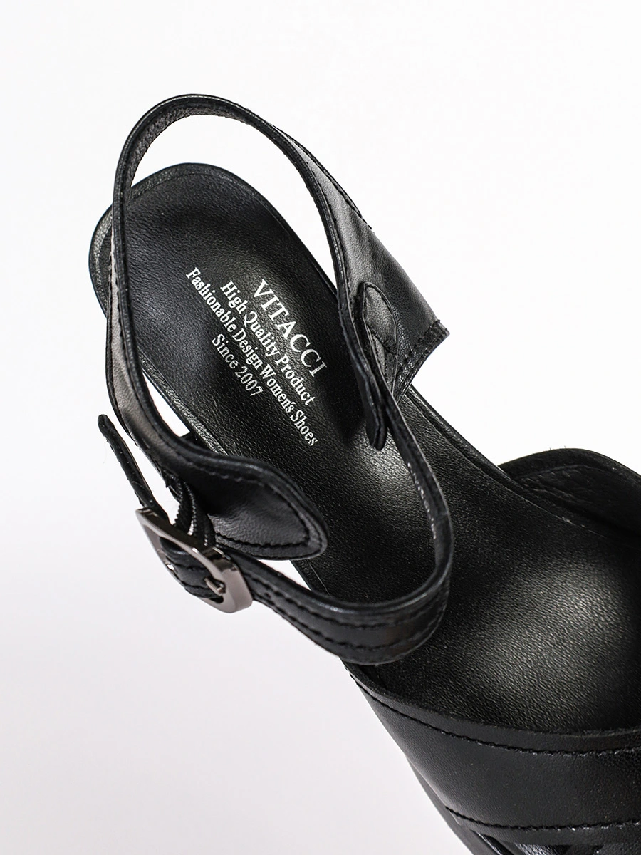 Босоножки черного цвета на высоком каблуке